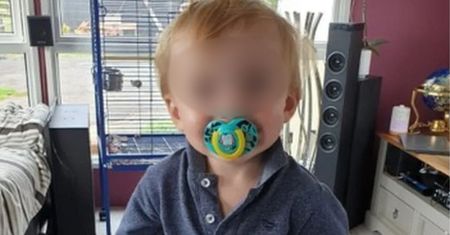 Półtoraroczny Alfie zabity w "szalonym ataku". Są wyroki dla matki i konkubenta