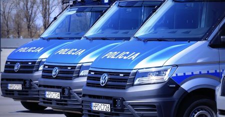 Policja odebrała nowe radiowozy: Volkswagen Crafter oraz Toyota Land Cruiser
