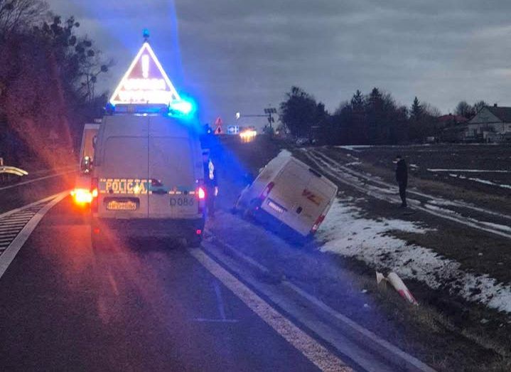 Zuchwała kradzież auta z przesyłkami w Turobinie. Kurier podziękował policjantom