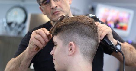 Opłata covidowa. Czy jest legalna? UOKiK bada sprawę