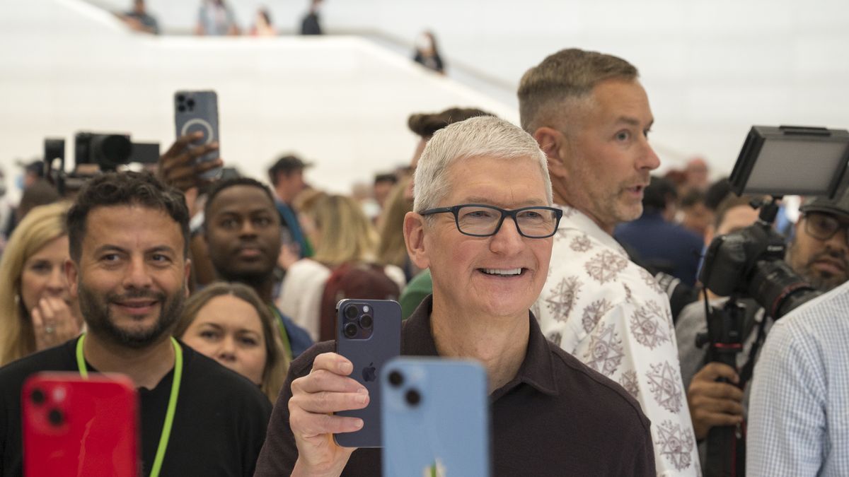 Cook wierzy, że rozszerzona rzeczywistość przyniesie w przyszłości podobną rewolucję jak ta, którą zafundował nam Internet