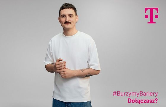 Dawid Podsiadło w nowej odsłonie kampanii T-Mobile #BurzymyBariery