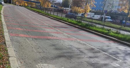 Uwaga! Rozsypane drobne kamienie na kilku ulicach Lublina stwarzają zagrożenie [ZDJĘCIA]