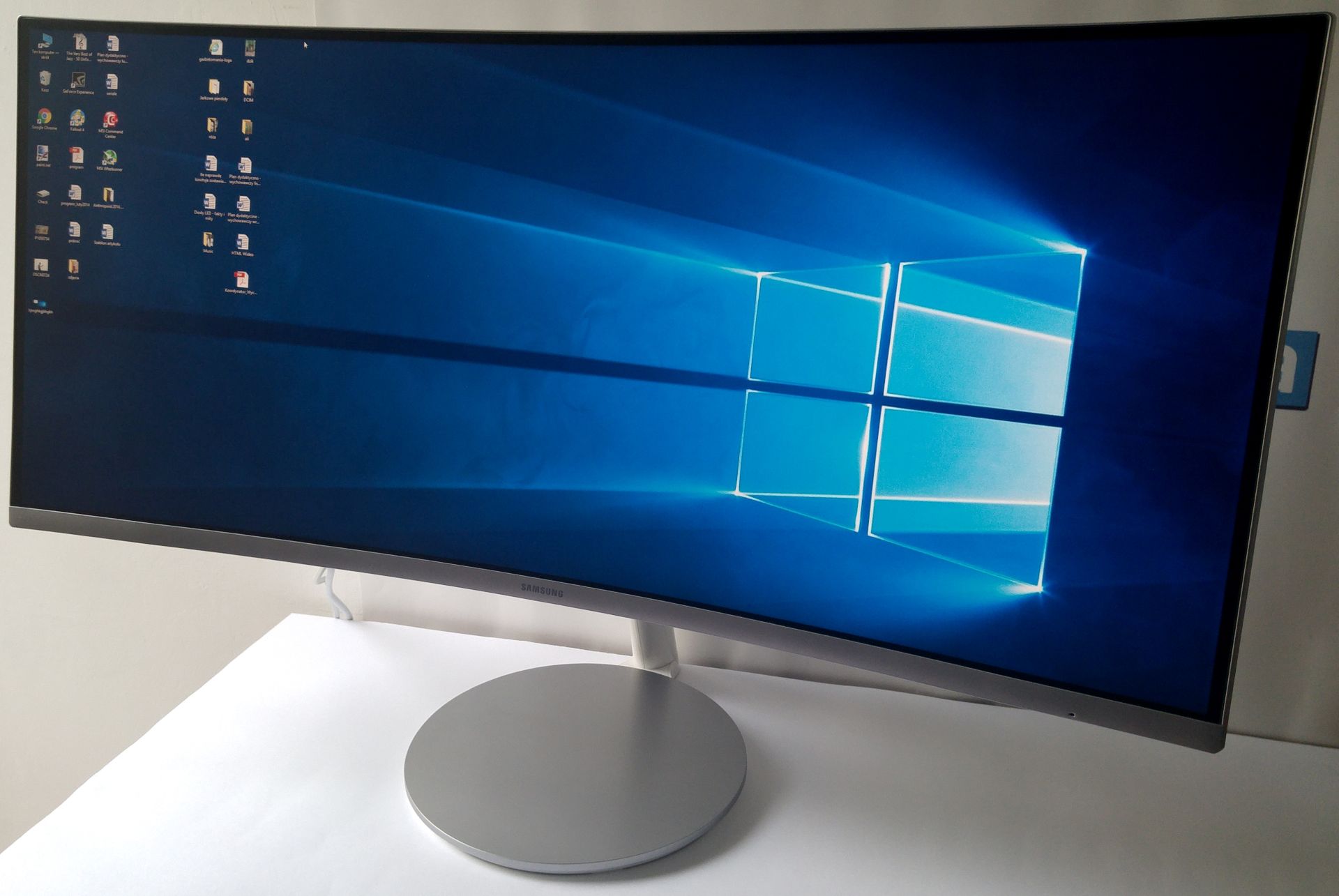 Samsung CF791: test zakrzywionego monitora 34” z technologią kwantowej kropki 2