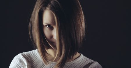 Psychopata. Wiedziałeś, że te tematy porusza 2 razy częściej niż inni?