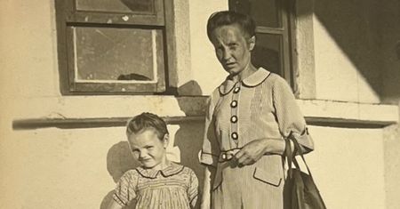 Poruszające wspomnienia "wilczego dziecka". "Porwali mnie, kazali klęczeć na grochu. Byłam im ogromnie wdzięczna"