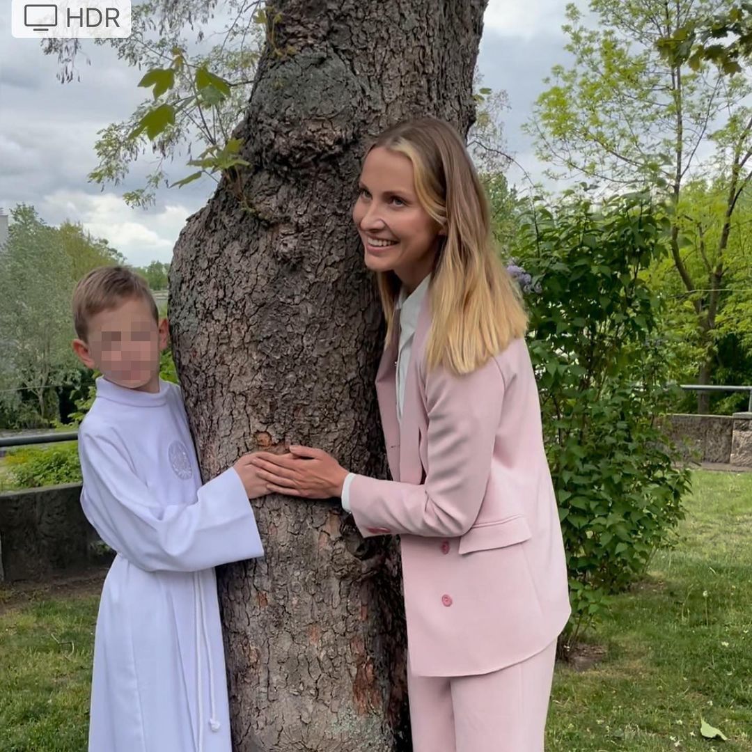 Joanna Moro z mężem na komunii syna. Aktorkę oburzył pewien fakt 