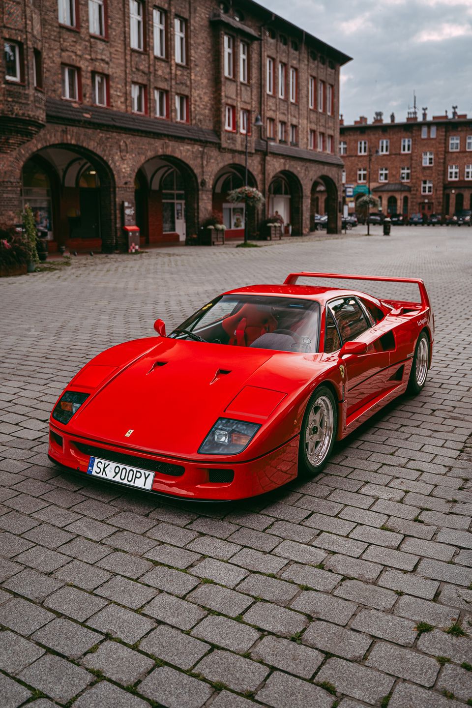 Ferrari F40 w Ferrari Katowice (1990)