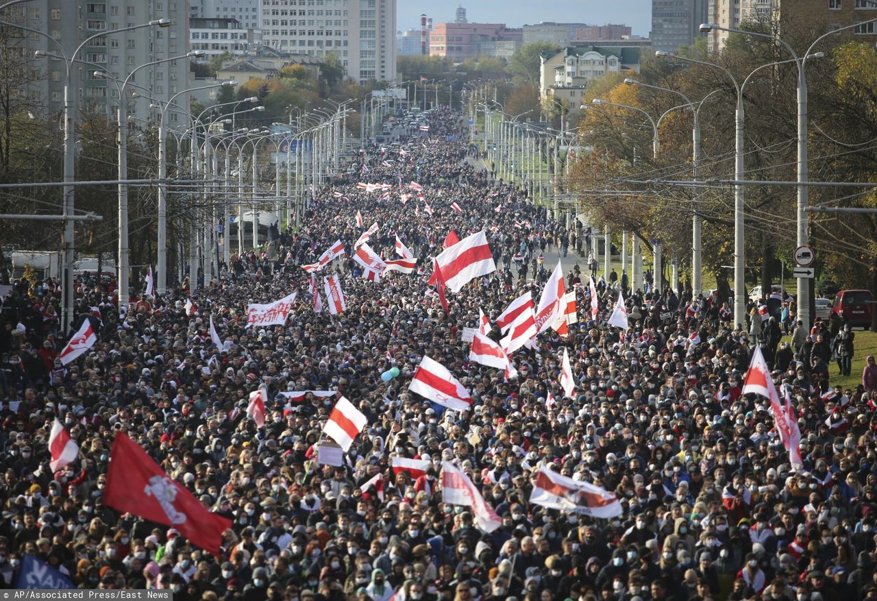 Demonstracja w Mińsku 18.11.2020 r. Protestujący domagali się rezygnacji prezydenta Alaksandra Łukaszenki 