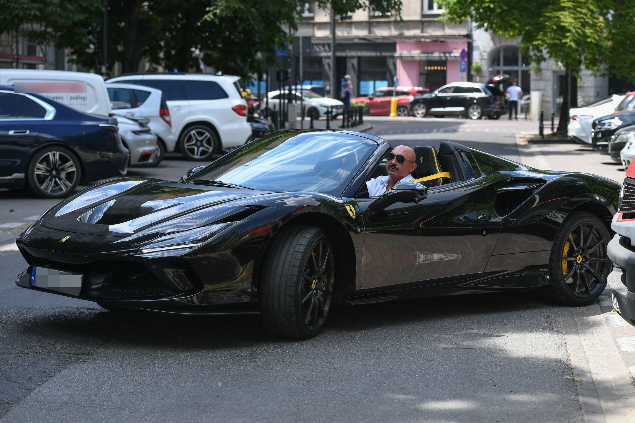 Patryk Vega wozi się ferrari za ponad dwa miliony złotych