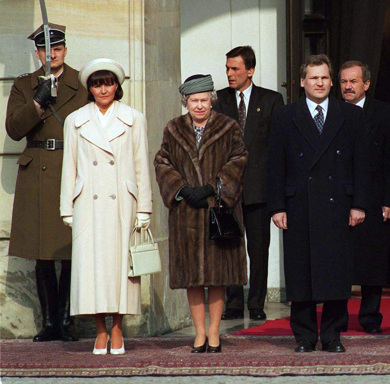 Jolanta Kwaśniewska, królowa Elżbieta II i Aleksander Kwaśniewsk