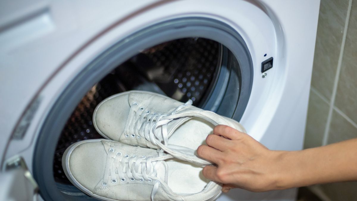 Pranie obuwie w pralce wymaga odpowiedniego przygotowania