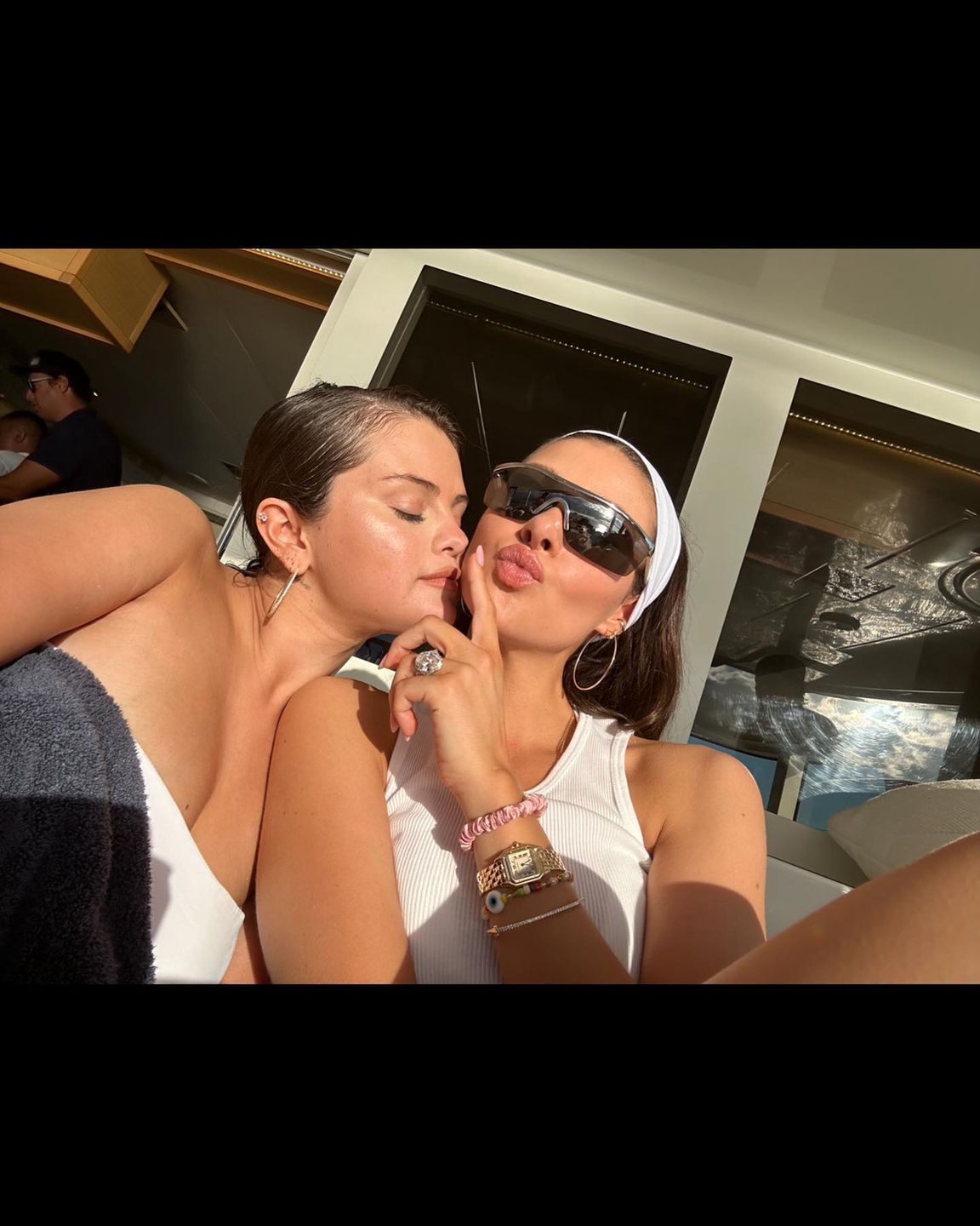 Selena Gomez wypoczywa na jachcie z Brooklynem Beckhamem i Nicolą Peltz