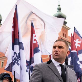 Stowarzyszenia Bąkiewicza nie dostałyby dotacji. Z pomocą przyszedł "panel ekspertów"