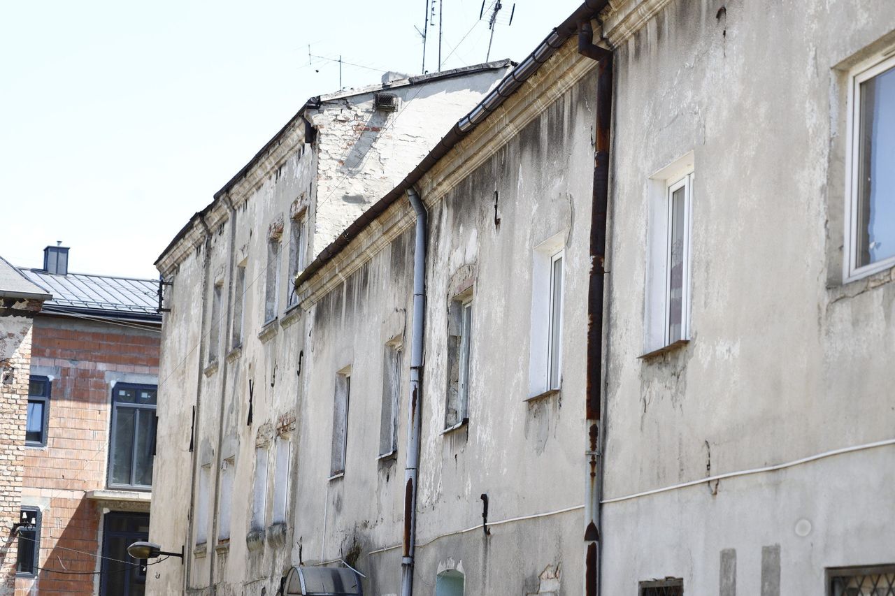 Nie trzeba budować nowych bloków. Mieszkania już są - tylko stoją puste