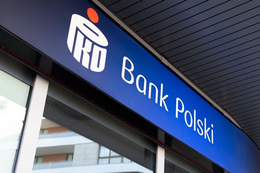 Bloomberg: PKO BP rozważa wejście na Węgry. Zachęciło zwycięstwo Magyara