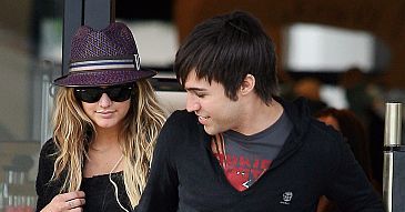 Ashlee Simpson boi się ojca!