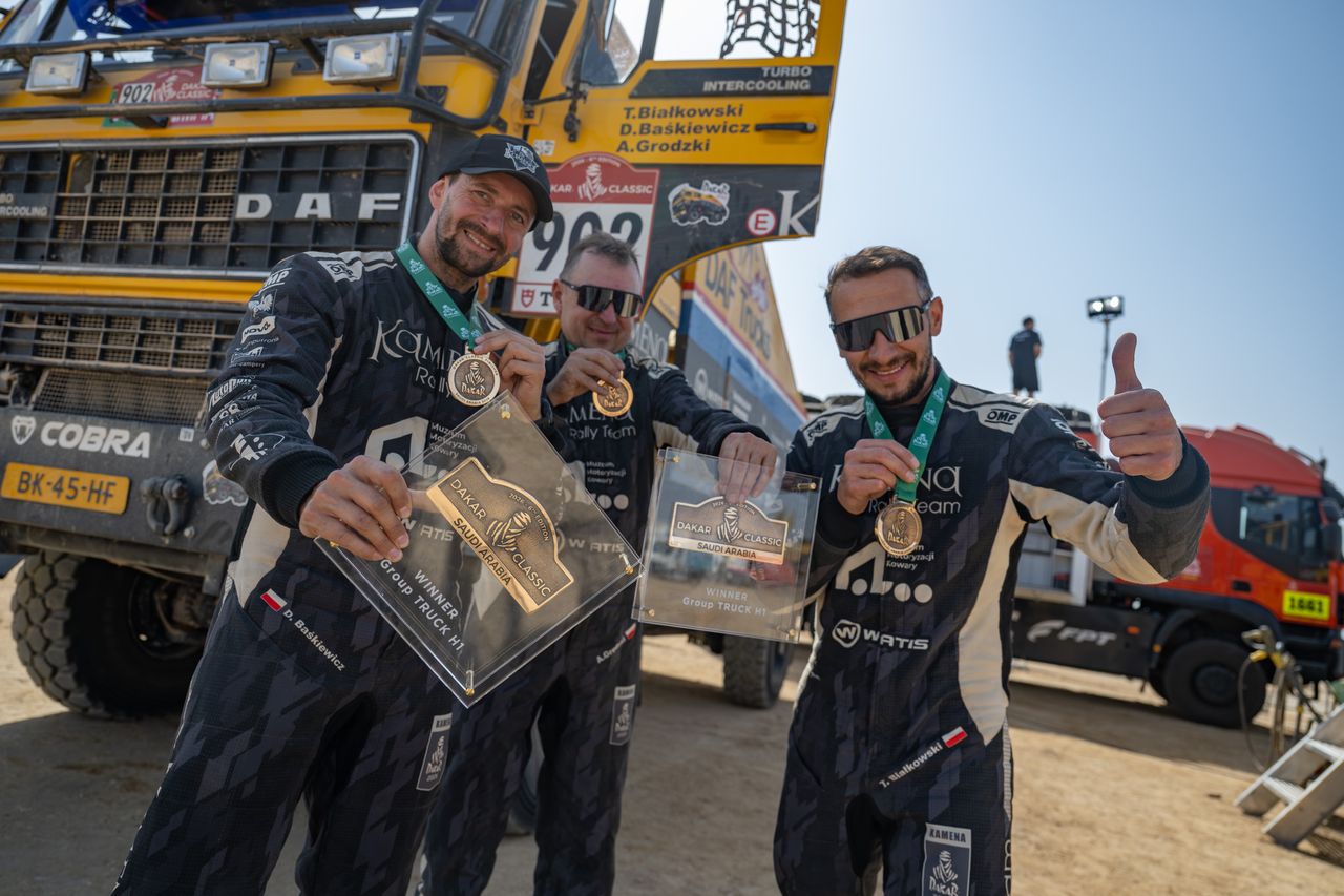 Poznań ma powód do dumy! Wielkopolska załoga KAMENA Rally Team triumfuje na Dakarze – pierwszy polski zespół w historii, który wygrywa kategorię ciężarówek w Dakar Classic