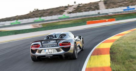 205 sztuk Porsche 918 musi jechać do serwisu
