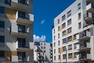 Sprzedaż mieszkań w Warszawie spadła. "Podaż nie nadąża za popytem"
