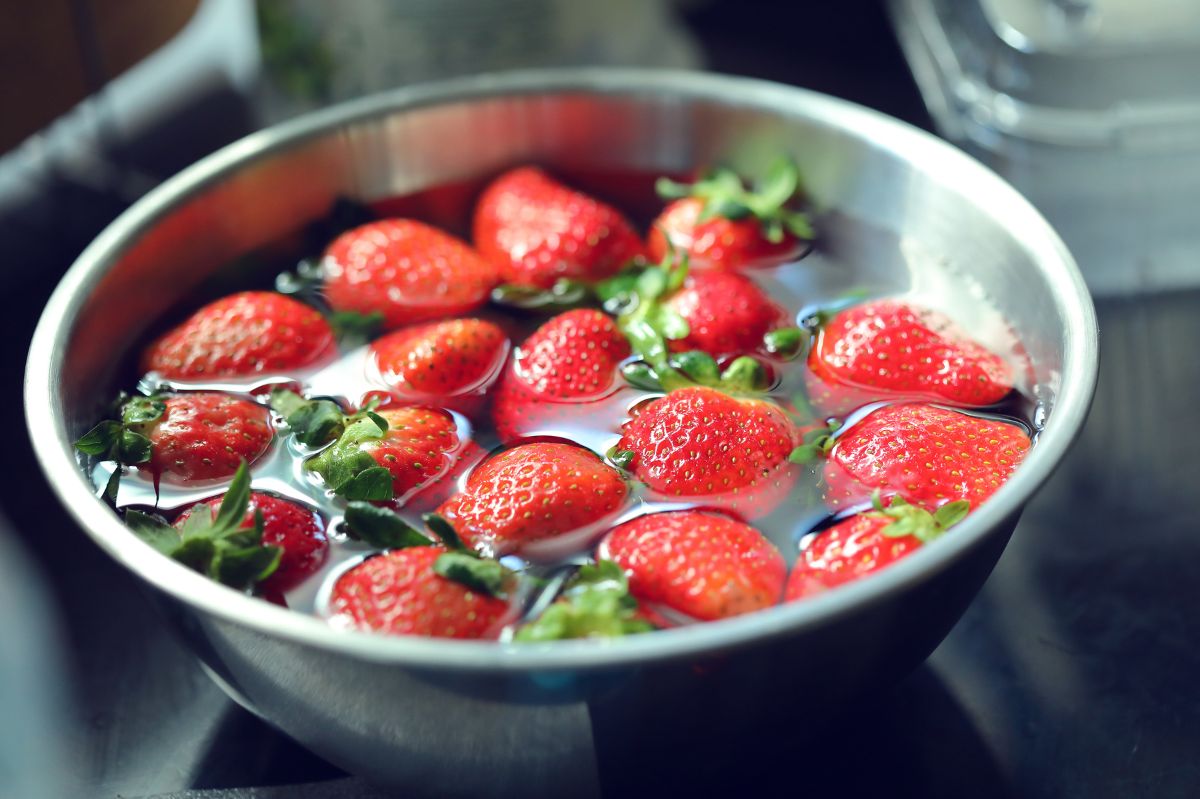 How to properly wash strawberries?
