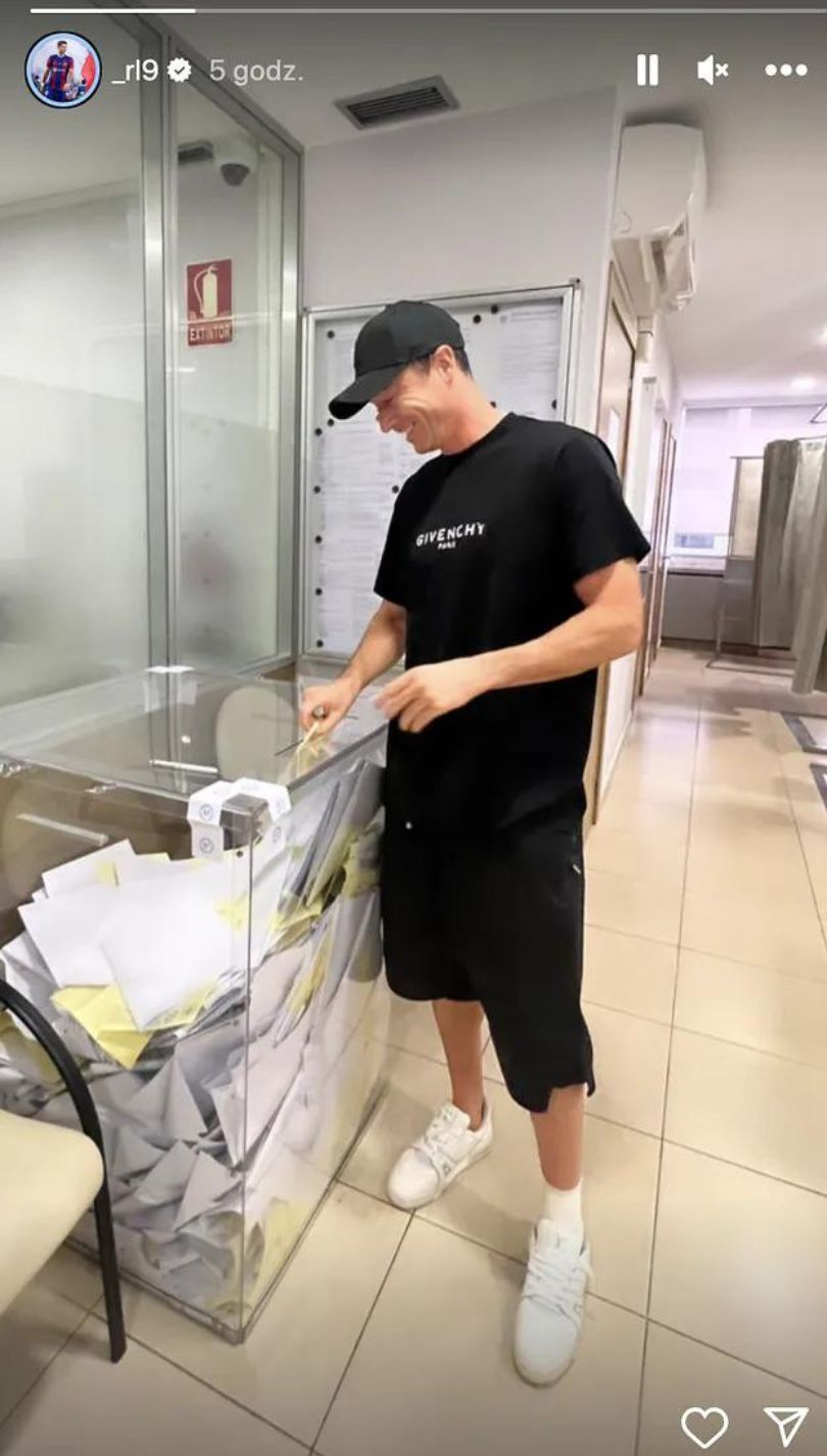 Anna i Robert Lewandowscy przyłapani podczas głosowania w Barcelonie