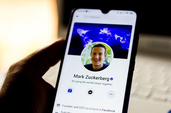 Facebook pomoże małym i średnim firmom w Polsce. Uruchamia specjalną platformę ze szkoleniami online