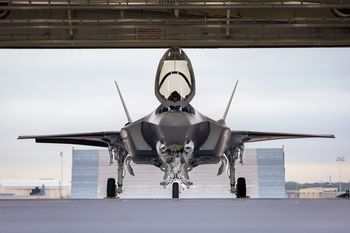 Są myśliwce, brakuje pilotów? Stanowczy komunikat MON