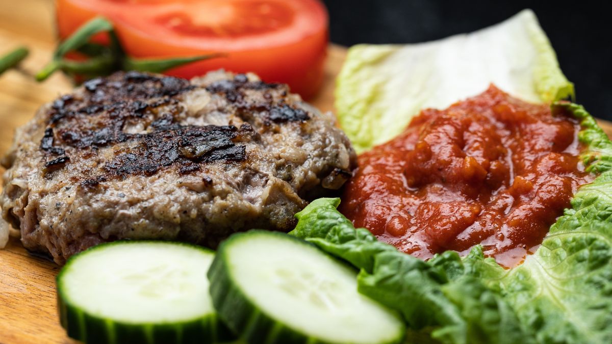 Burgery z grilla i bułgarska lutenica