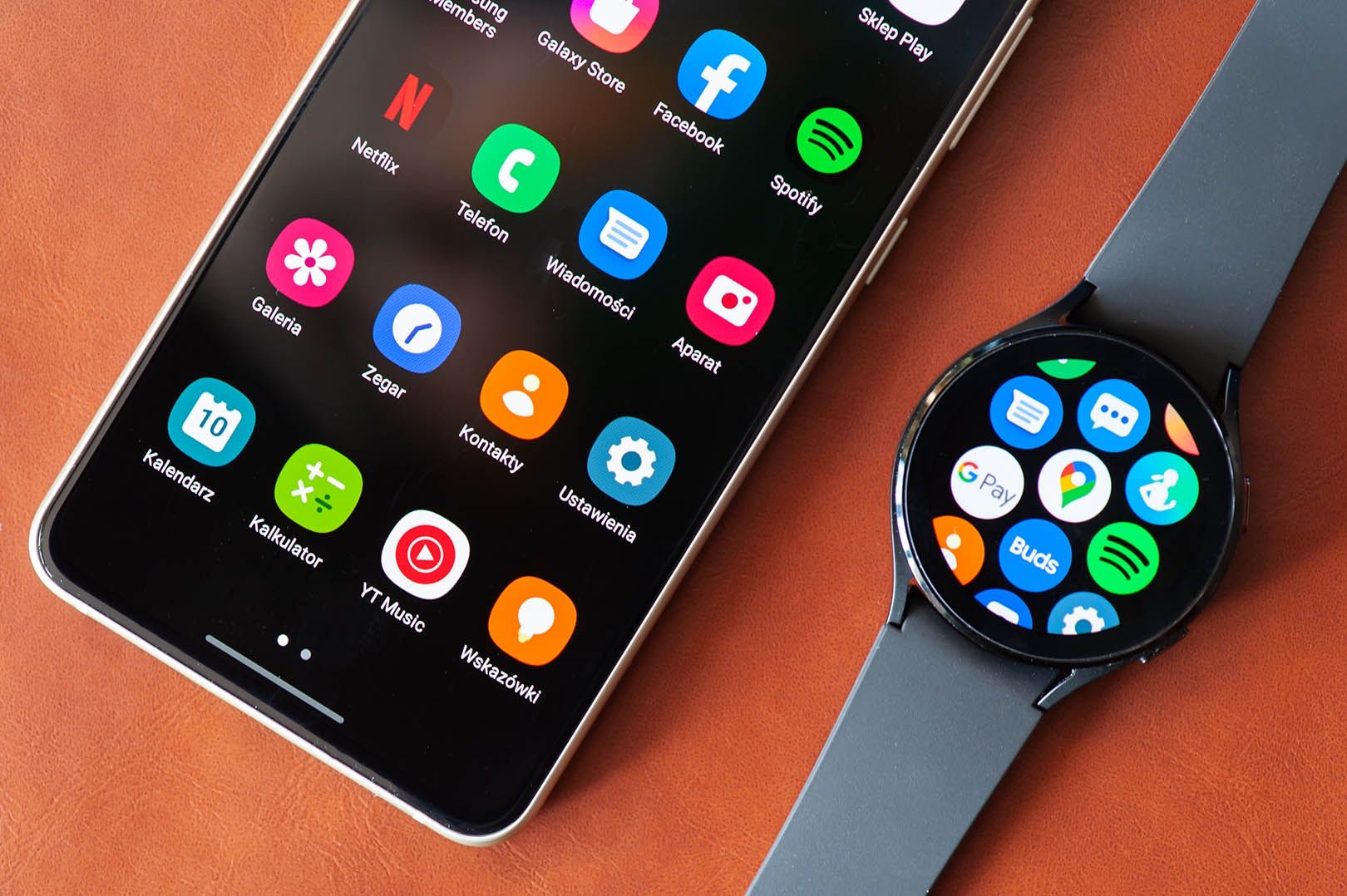 telefon z ekranem AMOLED
