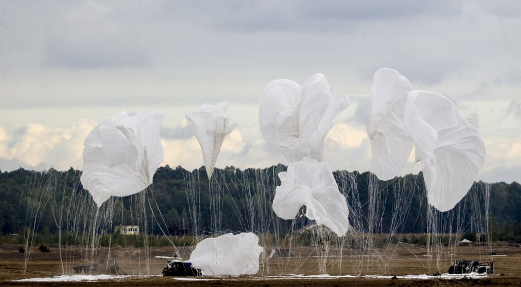 Zapad 2021. Ćwiczenia przy granicy z Polską. Desant żołnierzy