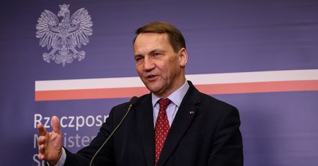 Ponad 50 ambasadorów odwołanych. Sikorski podjął decyzję