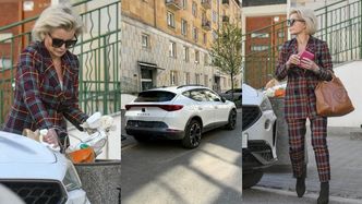 Joanna Racewicz wyrzuca śmieci z zaparkowanego na zakazie auta, po czym drepcze do parkomatu (ZDJĘCIA)