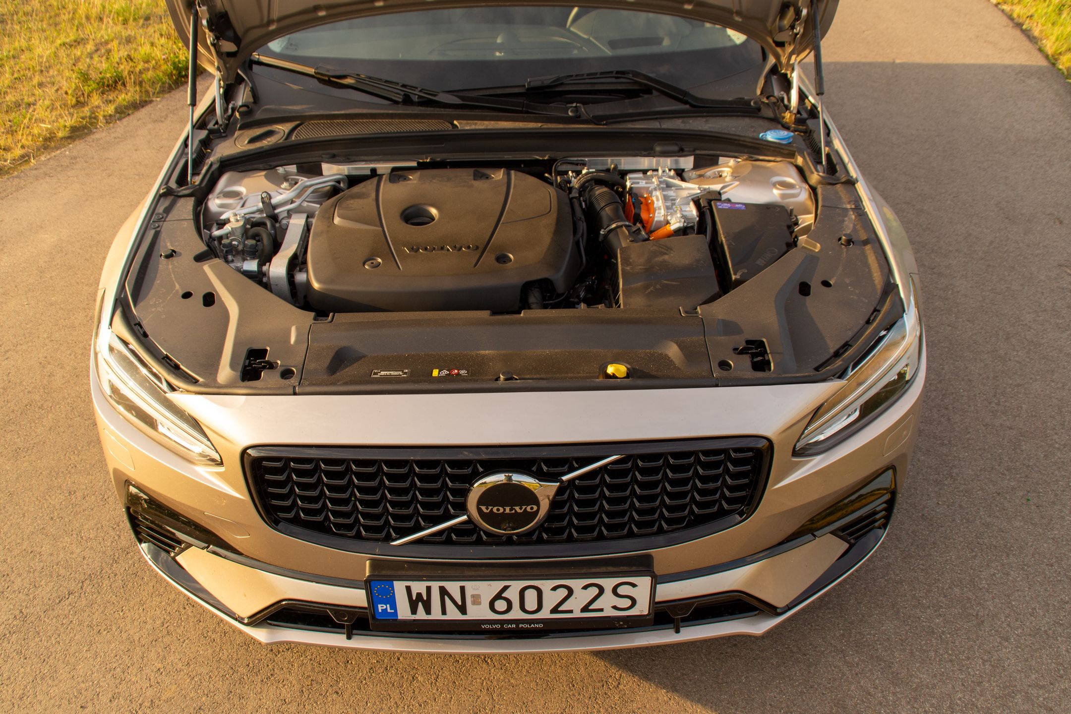 Volvo S90 T8