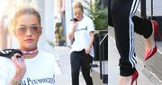 Rita Ora w czerwonych szpilkach i dresie na ulicy w Nowym Jorku (ZDJĘCIA)