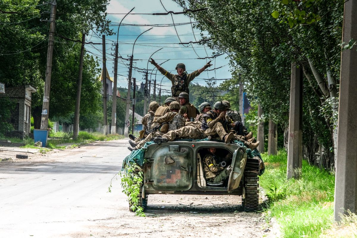 Ukrainie nie brak woli walki, Rosja nadal jeszcze dysponuje potencjałem, który wspiera ataki. Ta wojna, jak uważa australijski generał, szybko się nie zakończy 