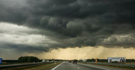 Burze w Polsce. Straż pożarna miała w sobotę prawie 900 interwencji
