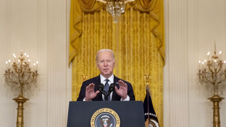 United States President Joe Biden delivers remarks on Russia and the situation in Ukraineepa09760367 United States President Joe Biden delivers remarks on Russia and the situation in Ukraine, in the East Room of the White House in Washington, DC, USA, 15 February 2022. Biden laid out his administration's approach to easing tensions surrounding the Russian-Ukrainian border.  EPA/MICHAEL REYNOLDS Dostawca: PAP/EPA.MICHAEL REYNOLDS
