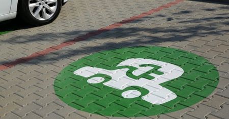 Nosisz się ze zmianą samochodu? Rząd chce dopłacić do takich aut