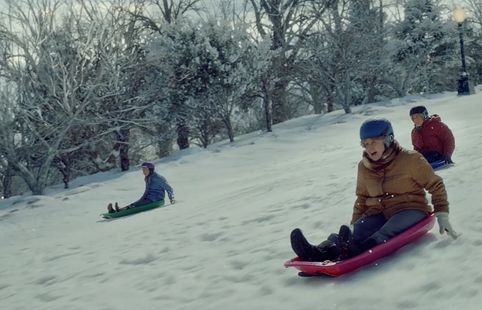 Amazon w świątecznej reklamie odnajduje dziecięcą radość