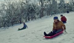 Amazon w świątecznej reklamie odnajduje dziecięcą radość