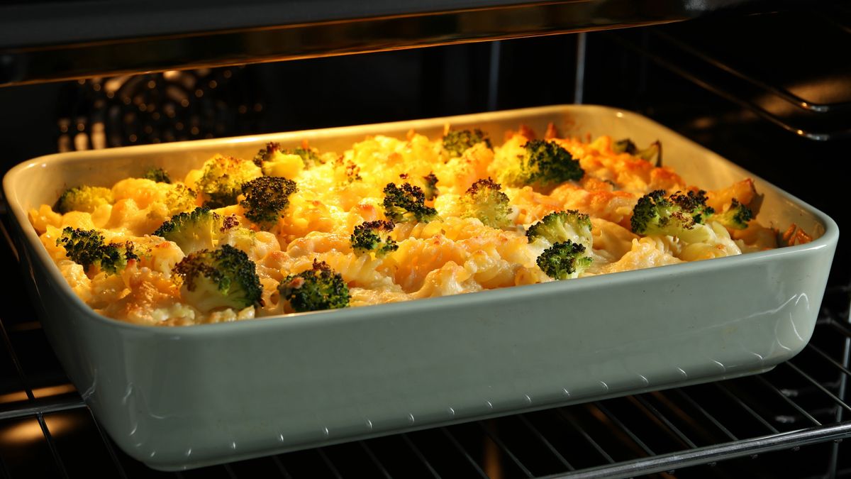 Zapiekanka makaronowa to szybki i pyszny sposób na obiad