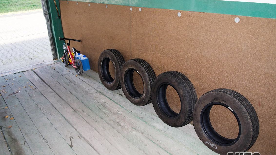 Tak ułożone opony zmieszczą się wszędzie. Warto je schować do pokrowców.
