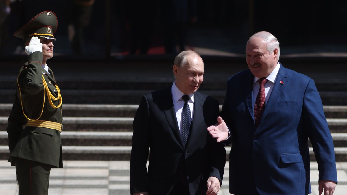 MINSK, BELARUS - MAY 24 (RUSSIA OUT) Russian President Vladimir Putin (L) and Belarusian President Alexander Lukashenko (R) attend a welcoming ceremony at the Palace of Independence on May 24, 2024 in Minsk, Belarus. Vladimir Putin is having a two-day visit to Belarus. (Photo by Contributor/Getty Images)