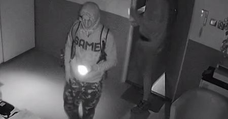 Włamanie do przedszkola w Poznaniu. Policja publikuje wizerunki