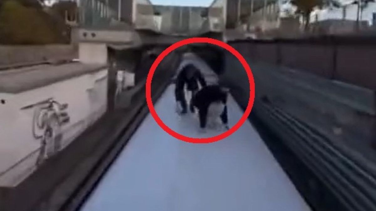 Nastolatkowie zginęli na dachu metra