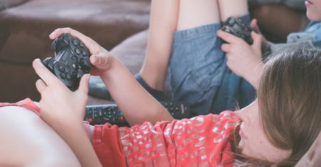 Złodziej danych Morele.net rozdaje pieniądze polskim youtuberom i streamerom gier