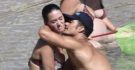 Zakochani Orlando Bloom i Katy Perry obściskują się w morzu (ZDJĘCIA)
