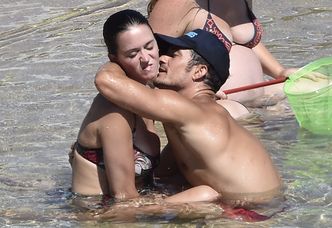 Zakochani Orlando Bloom i Katy Perry obściskują się w morzu (ZDJĘCIA)