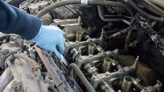 Regulacja zaworów to prosta czynność, jeśli jest na śruby. A i tak niewielu mechaników chce się tego podejmować.